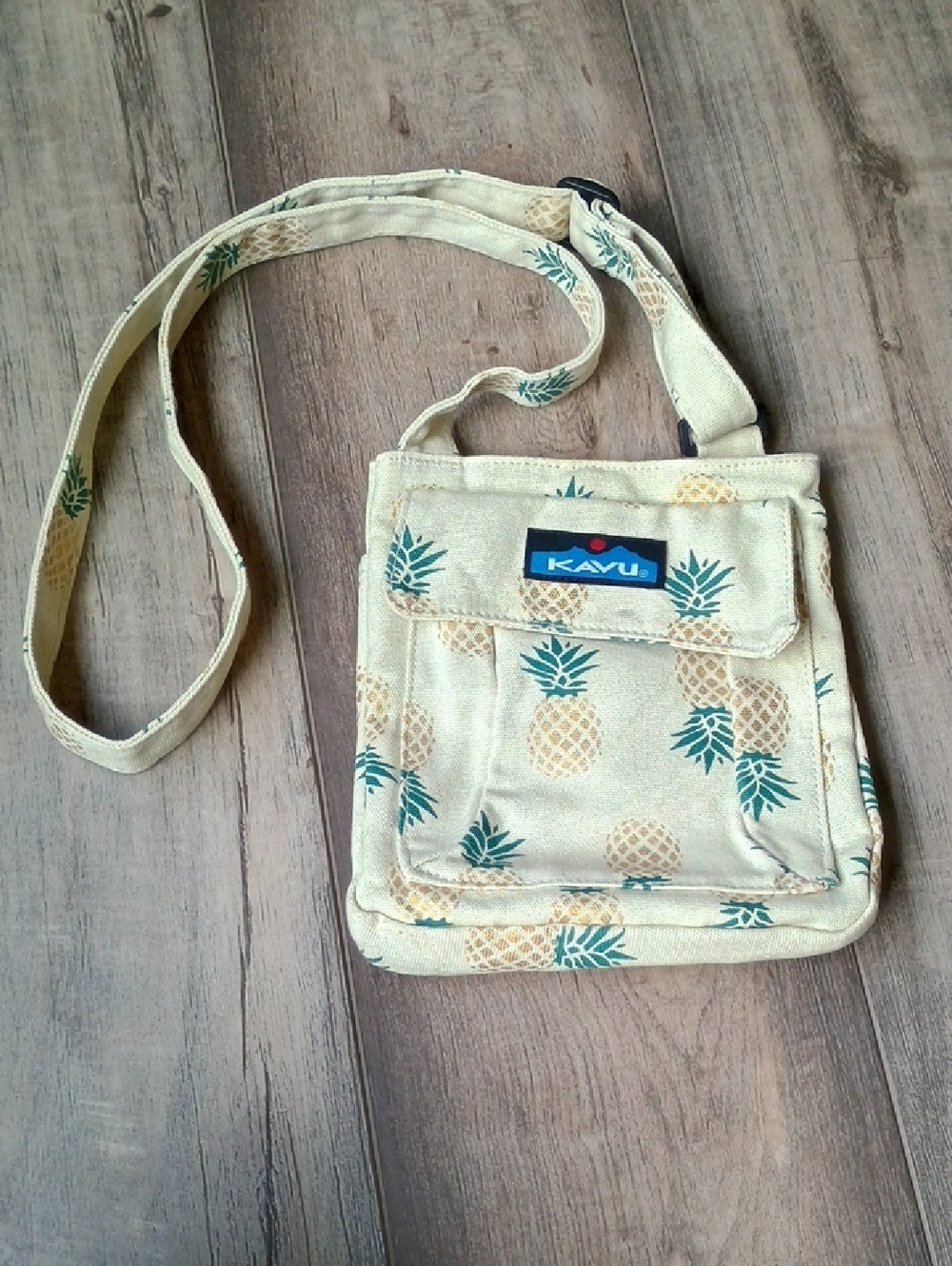Kavu Cream Canvas Pineapple Print Crossbody with Teal Leaves
